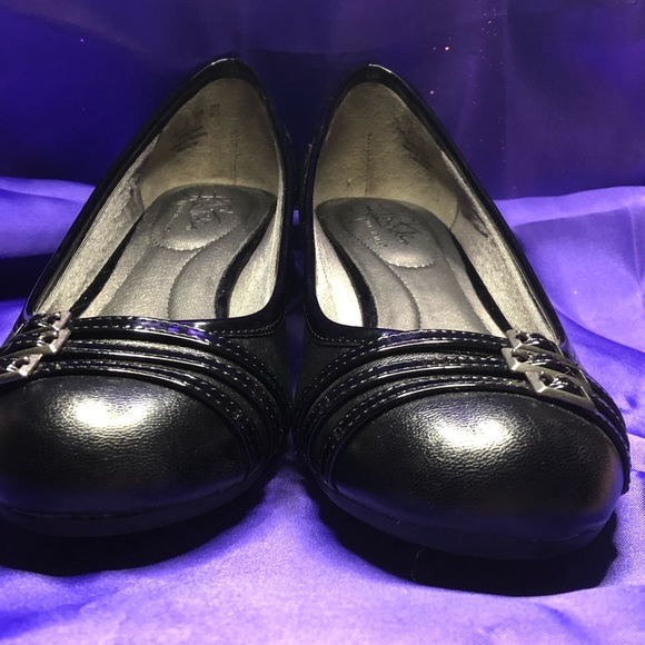 Bees - Picture 2 of 4